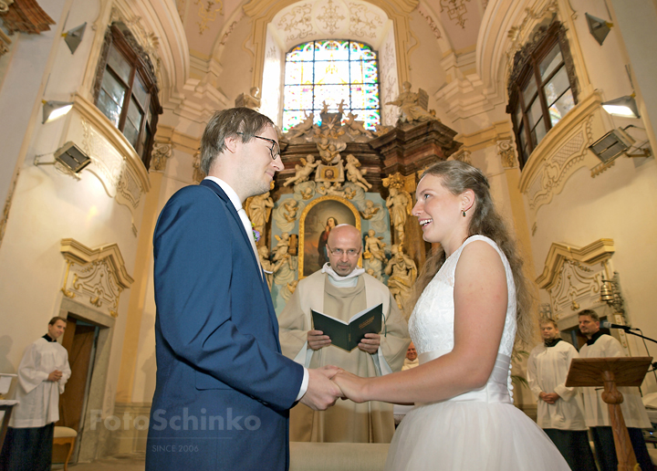 10 | Lenka & Mikuláš | Svatební fotografie kostel Dobrá Voda