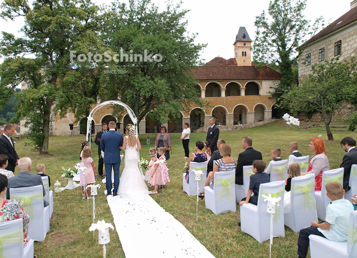 10 | Iva & Miroslav | Svatební fotografie Vimperk | Volyně