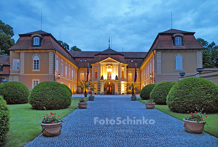 49 | 50 let Povodí Vltavy | Zámek Štiřín | FotoSchinko