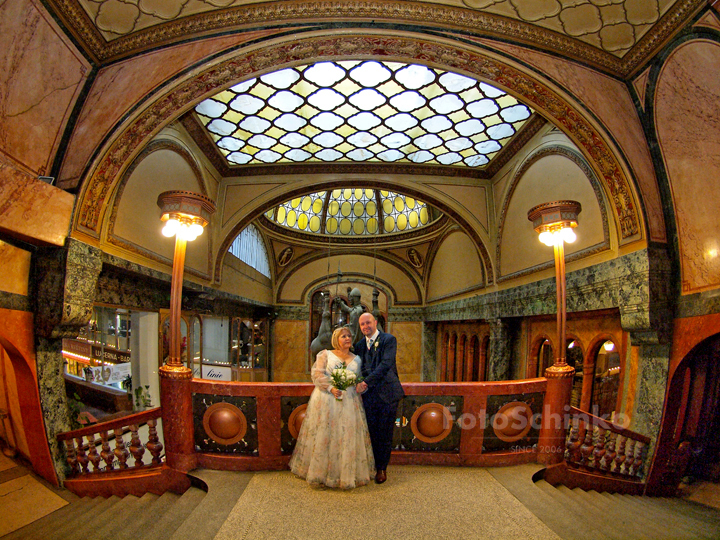 18 | Svatba Bára & Zdeněk | Pasáž Lucerna | Praha | FotoSchinko