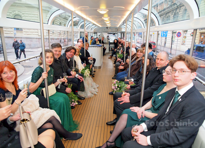 30 | Svatba Bára & Zdeněk | Vyhlídková tramvaj T3 Coupé | Praha | FotoSchinko
