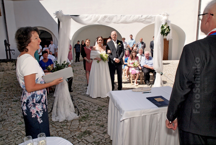 15 | Svatba Monika & Štěpán | Zámek Pluhův Žďár | FotoSchinko