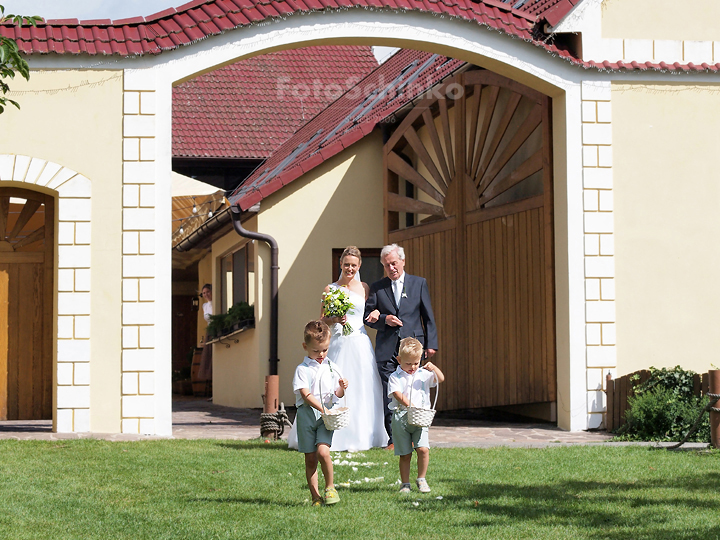 18 | Svatba Edita & Matěj | Statek U Drsů | Debrník | FotoSchinko